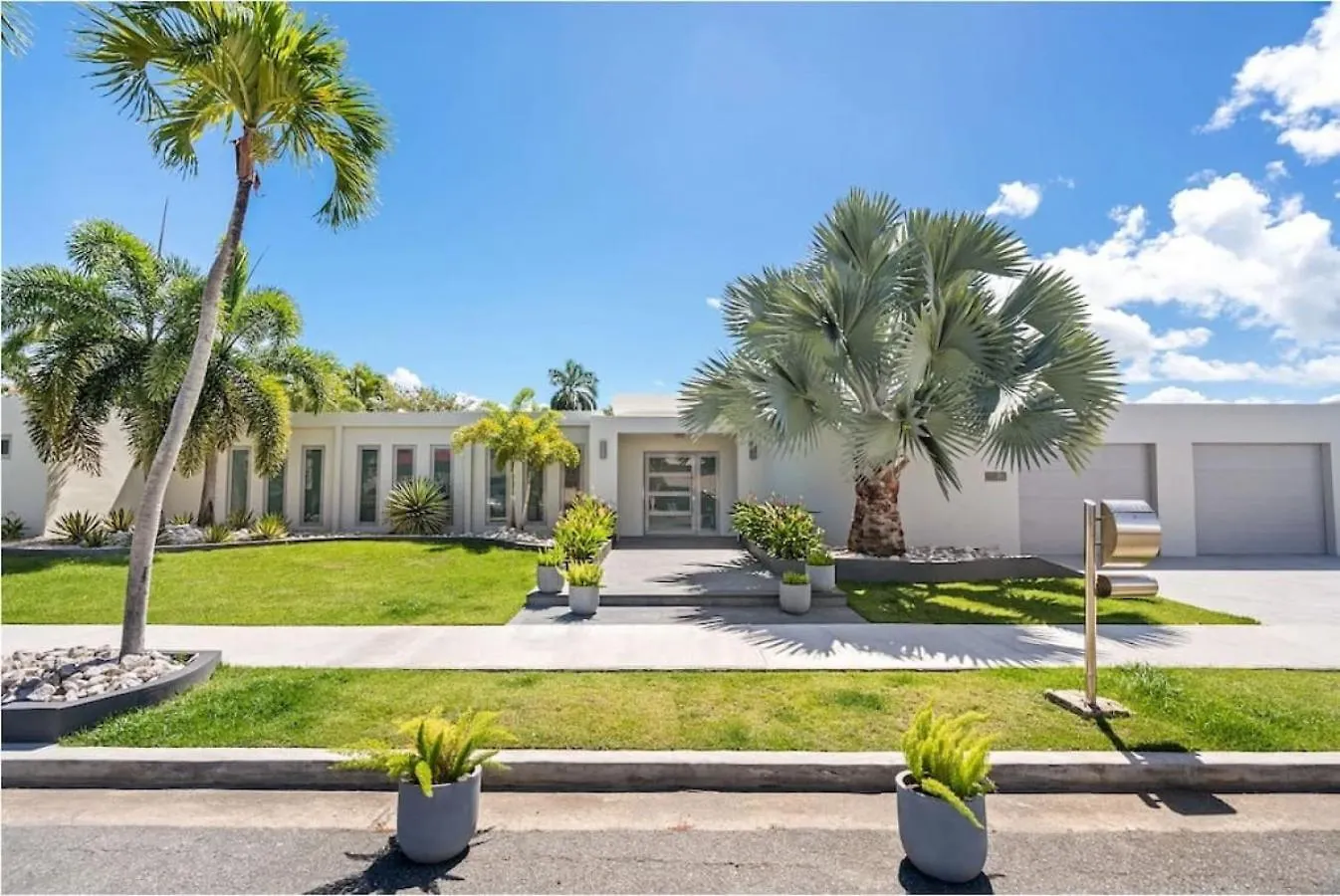 Pinones Waterfront Luxury Home With Dock In San Juan